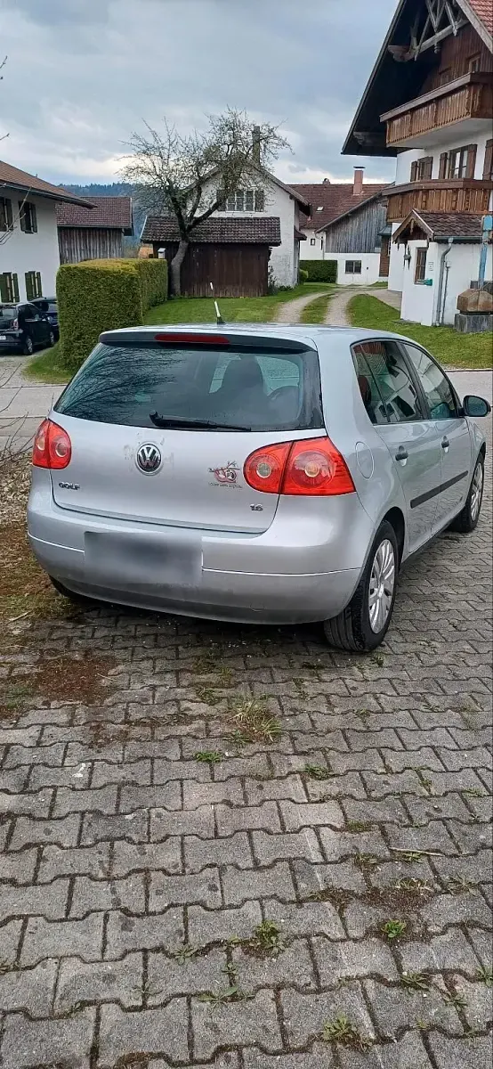 Gebraucht VW Golf V 102 PS (75 kW) 2007 Silber Limousine