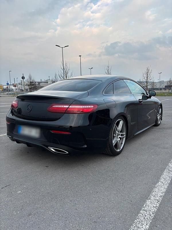Gebraucht Mercedes E220 AMG 194 PS (142 kW) 2017 Schwarz Coupé