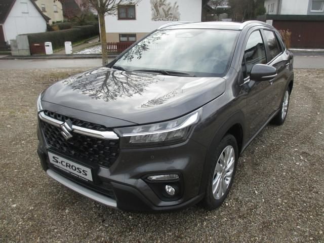 Grau Gebraucht 2024 Suzuki SX4 Comfort SUV | 26.900 € (Teuer) - Bild 1/4