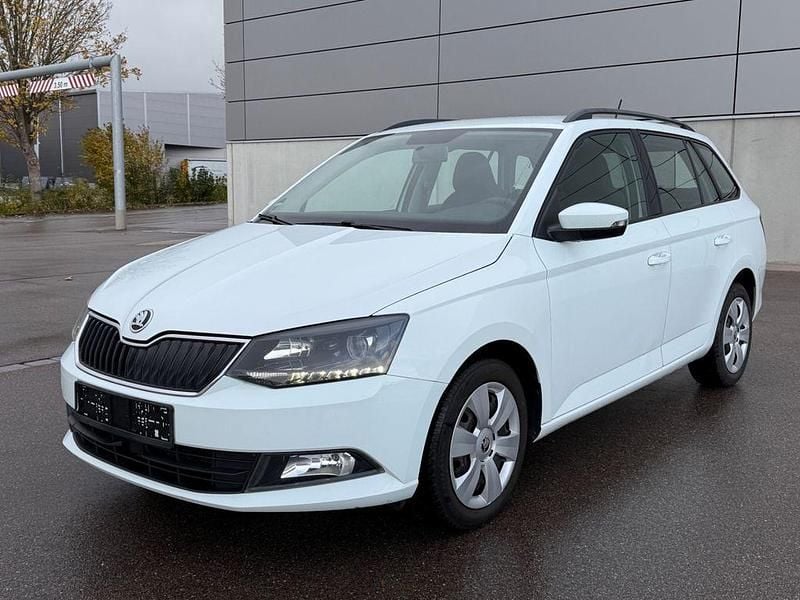Weiß Gebraucht 2017 Skoda Fabia Ambition Kleinwagen | 4.999 € (Guter Preis) - Bild 1/4