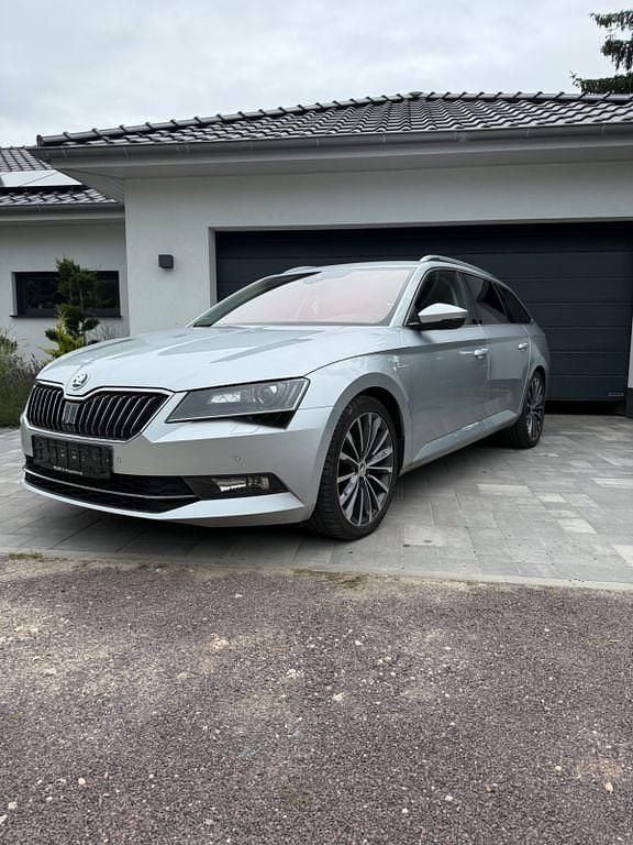 Silber Gebraucht 2016 Skoda Superb LAURIN & KLEMENT Kombi | 18.990 € (Guter Preis) - Bild 1/4