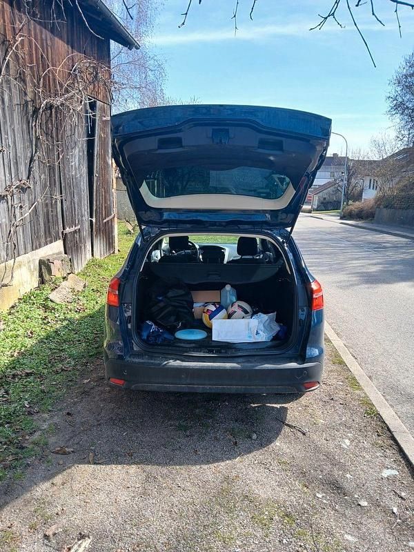 Gebraucht Ford Focus Trend 125 PS (91 kW) 2017 Blau Kombi