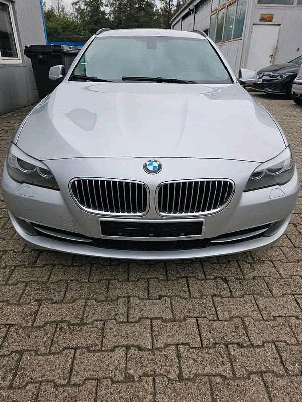 Grau Gebraucht 2012 BMW 525 Kombi | 6.300 € (Superpreis) - Bild 1/4