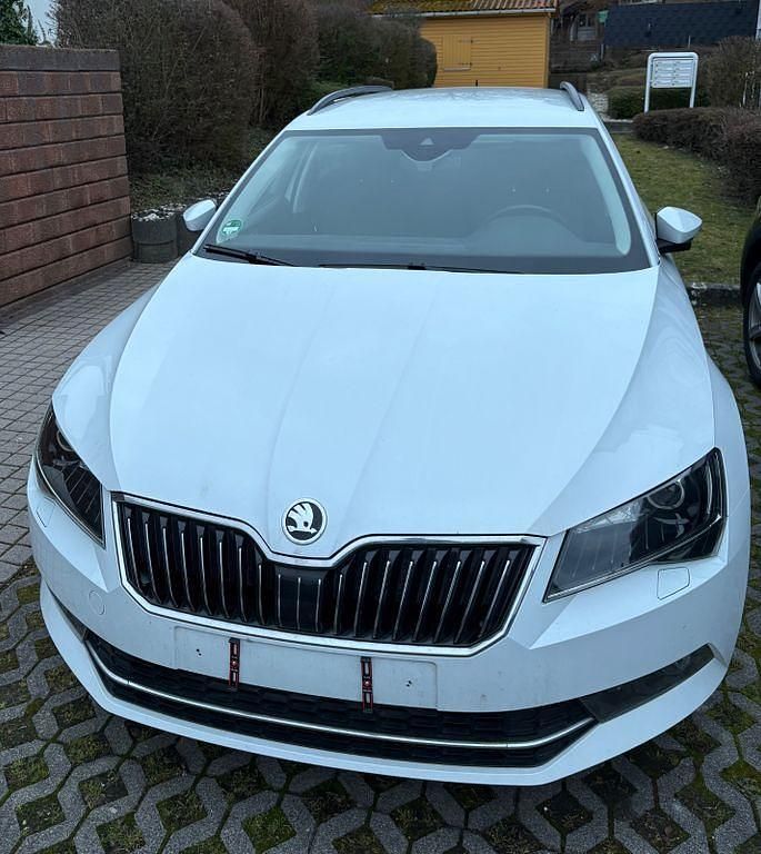 Gebraucht Skoda Superb Style 150 PS (110 kW) 2016 Weiß Limousine