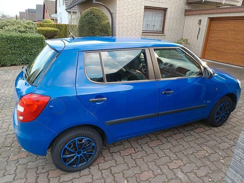 Gebraucht Skoda Fabia Classic 60 PS (44 kW) 2010 Blau Limousine