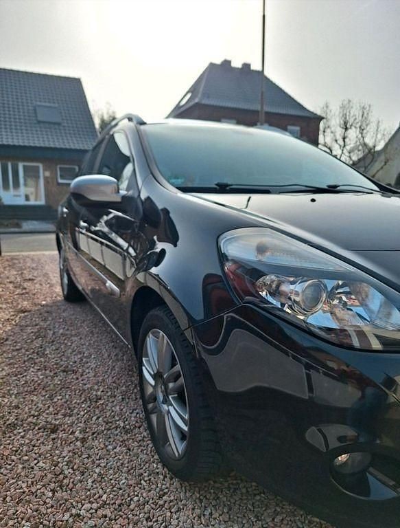 Gebraucht Renault Clio II Dynamique 101 PS (74 kW) 2010 Schwarz Limousine