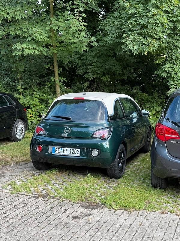 Grün Gebraucht 2018 Opel Adam Edition Kleinwagen | 9.999 € (Fairer Preis) - Bild 1/4