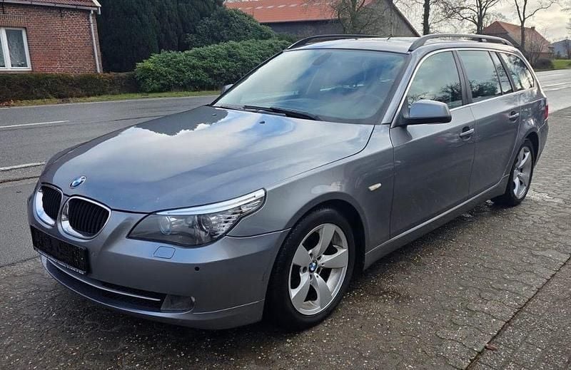 Grau Gebraucht 2010 BMW 520 Sport Line Kombi | 4.999 € (Superpreis) - Bild 1/4