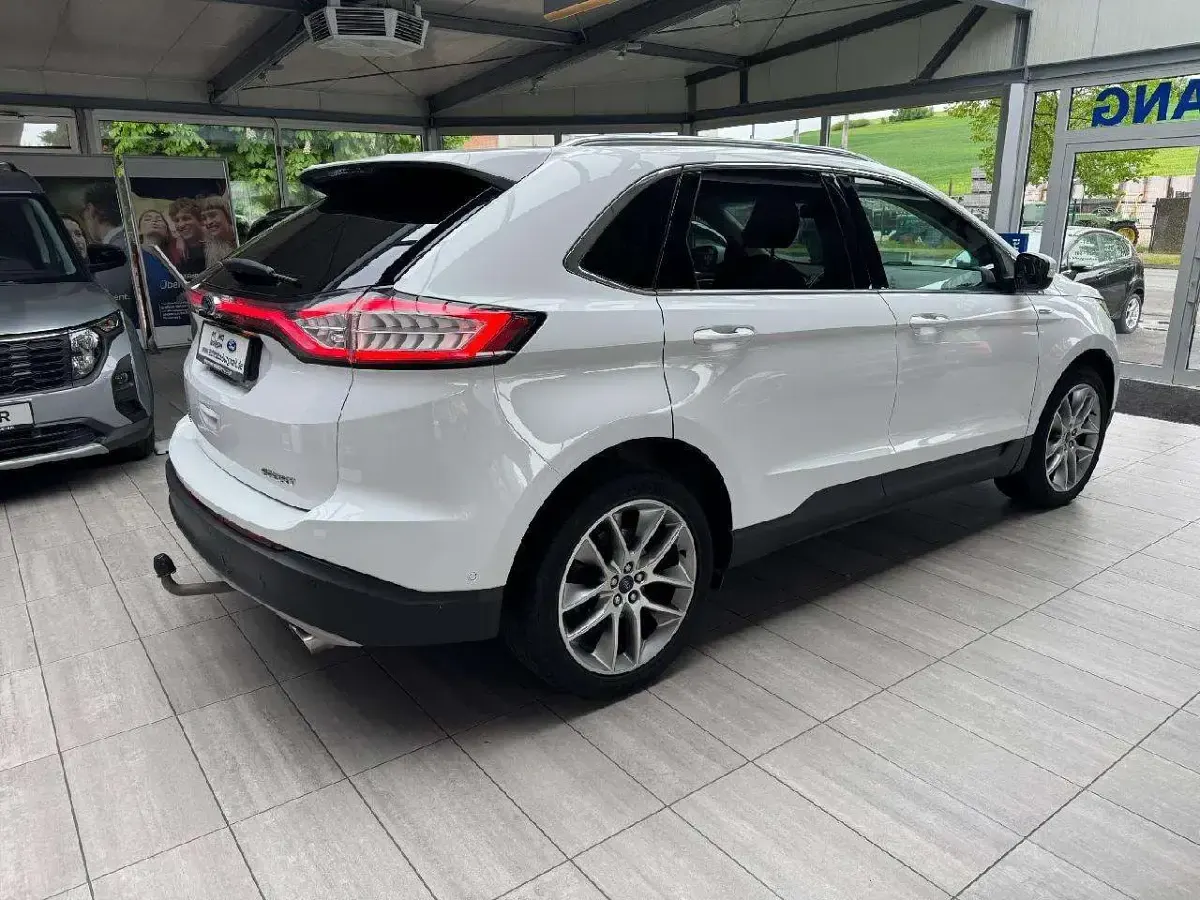 Gebraucht Ford Edge Titanium 209 PS (153 kW) 2017 Liquidweiß SUV