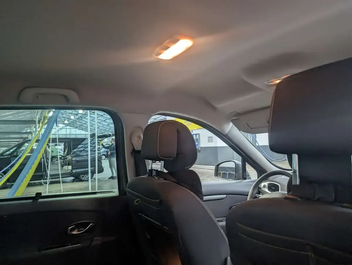 Gebraucht Renault Grand Scénic III Luxe 140 PS (102 kW) 2010 Braun Van / Kleinbus