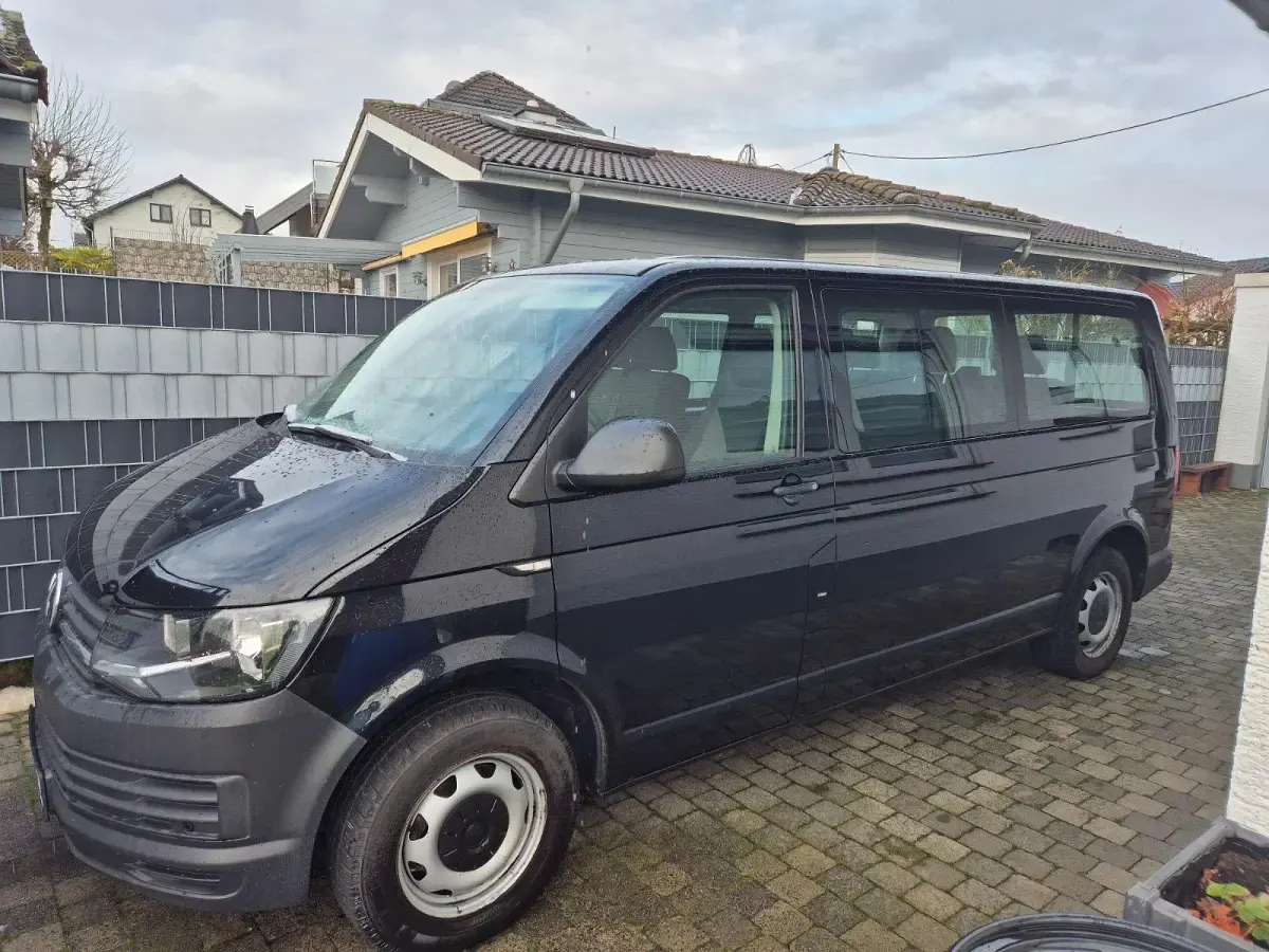 Second-hand VW Transporter 150 CP (110 kW) 2019 Negru Van