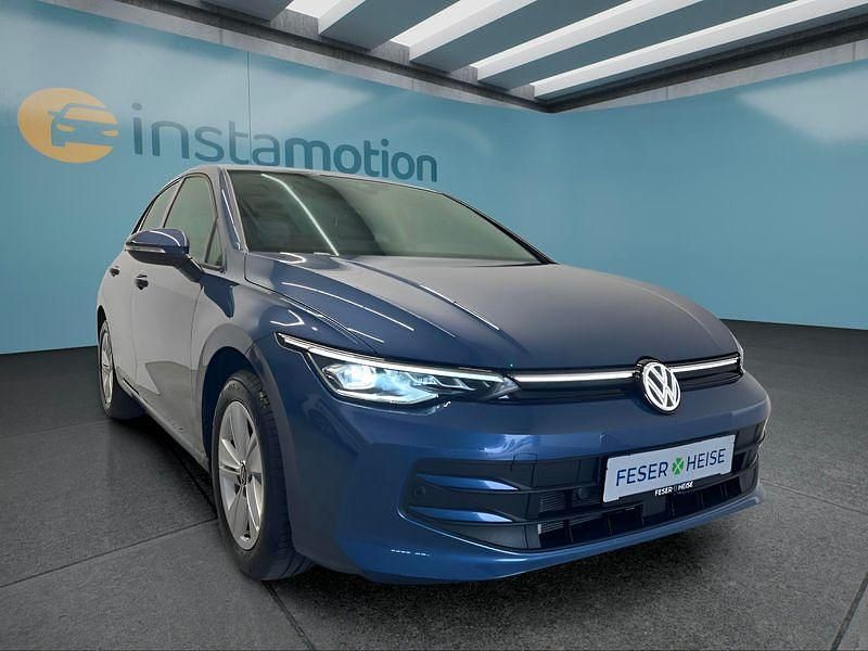 Blau Gebraucht 2024 VW Golf VIII Kleinwagen | 26.699 € (Guter Preis) - Bild 1/4