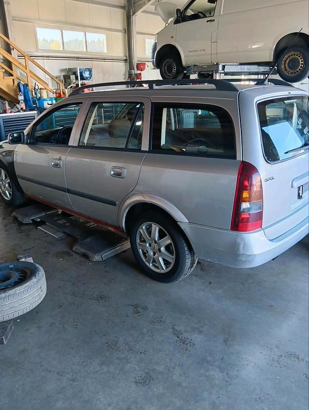 Gebraucht Opel Astra 80 PS (58 kW) 2004 Silber Kombi