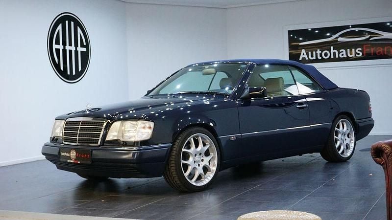 Blau Gebraucht 1994 Mercedes E320 Cabrio | 96.997 € - Bild 1/4