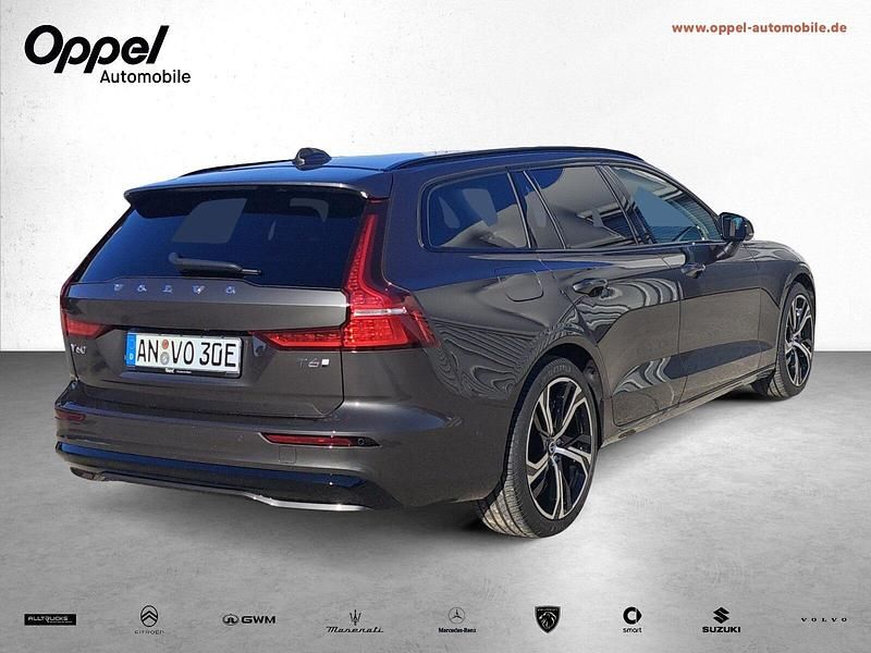 Gebraucht Volvo V60 Plus 349 PS (256 kW) 2025 Platinum grey / metallic Kombi