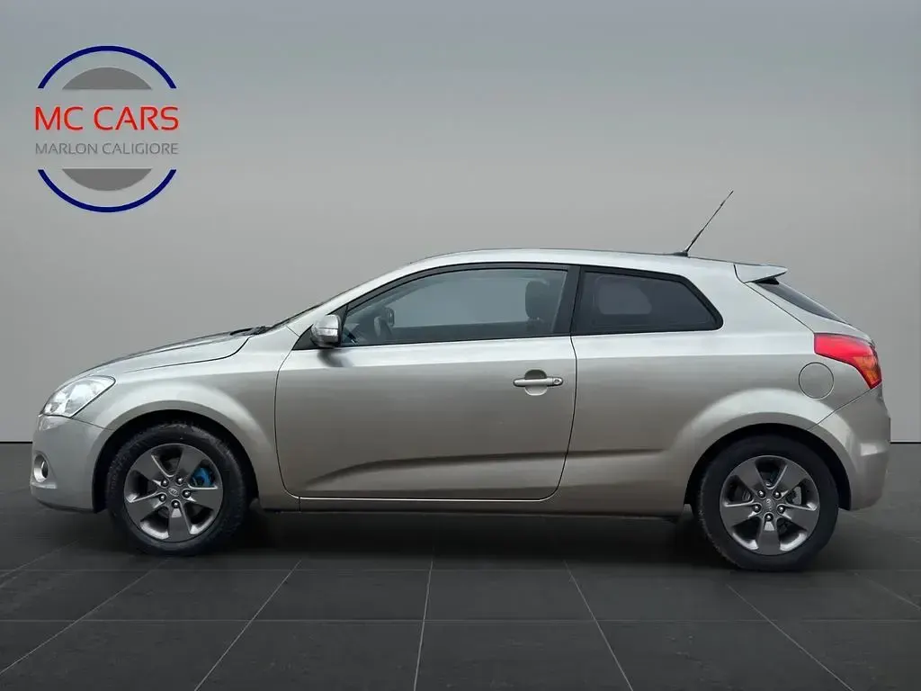 Gebraucht Kia Ceed 126 PS (92 kW) 2010 Silber Kleinwagen