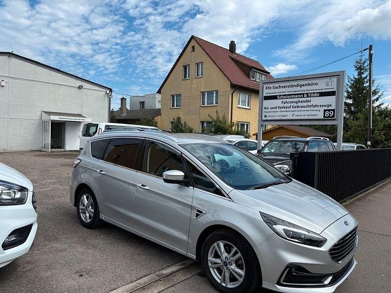 Silber Gebraucht 2022 Ford S-MAX Titanium Van / Kleinbus | 15.900 € (Teuer) - Bild 1/4