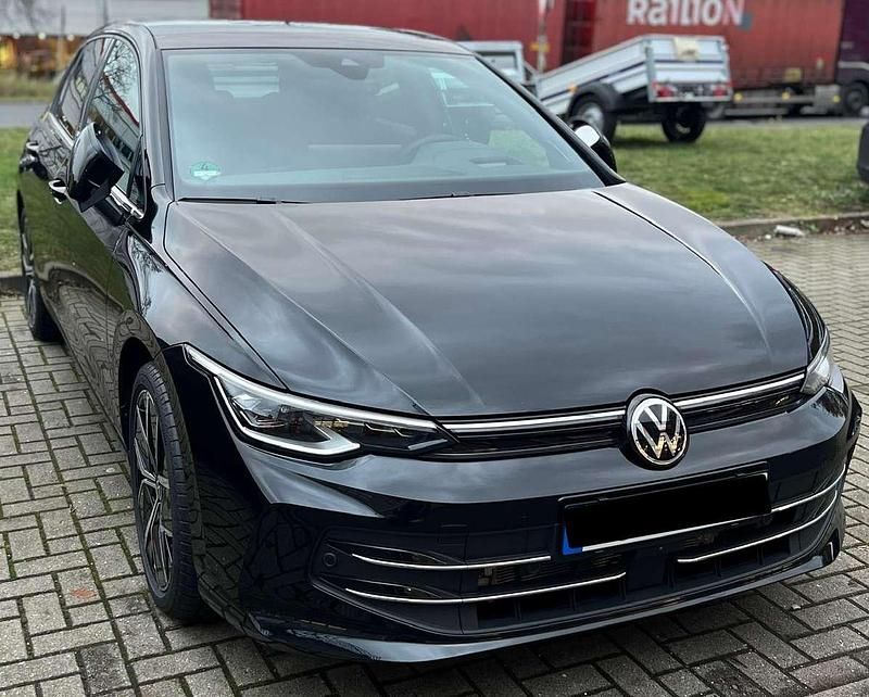 Schwarz Gebraucht 2024 VW Golf VIII Edition Limousine | 37.500 € - Bild 1/4