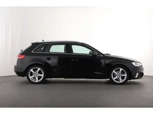 Gebraucht Audi A3 Sport 116 PS (85 kW) 2020 Andere Limousine