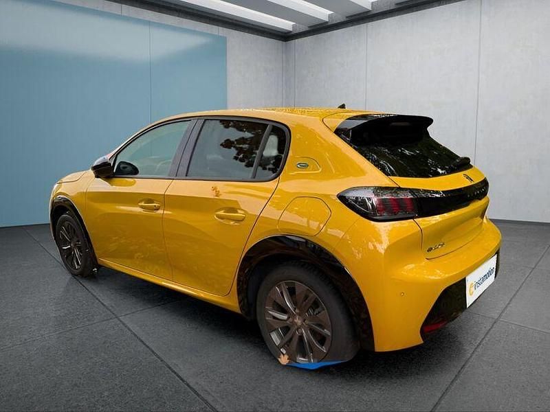 Gebraucht Peugeot e-208 Allure 100 kW (136 PS) 2023 Gelb Kleinwagen
