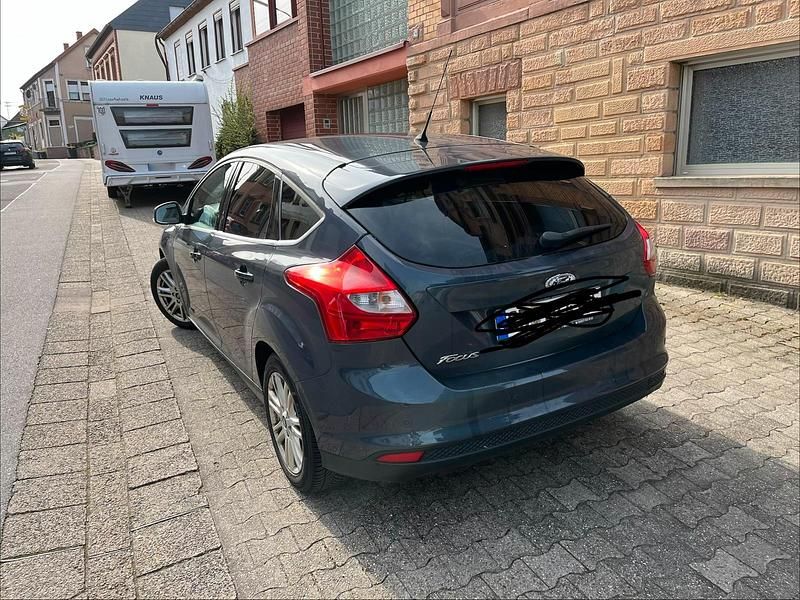 Gebraucht Ford Focus Titanium 120 PS (88 kW) 2014 Blau Limousine