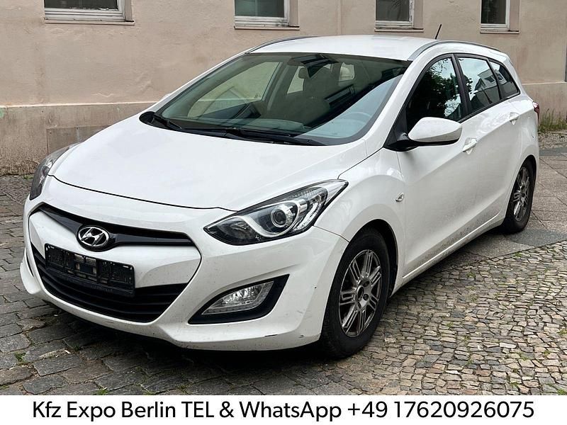 Weiß Gebraucht 2013 Hyundai i30 Trend Kombi | 2.800 € (Guter Preis) - Bild 1/4