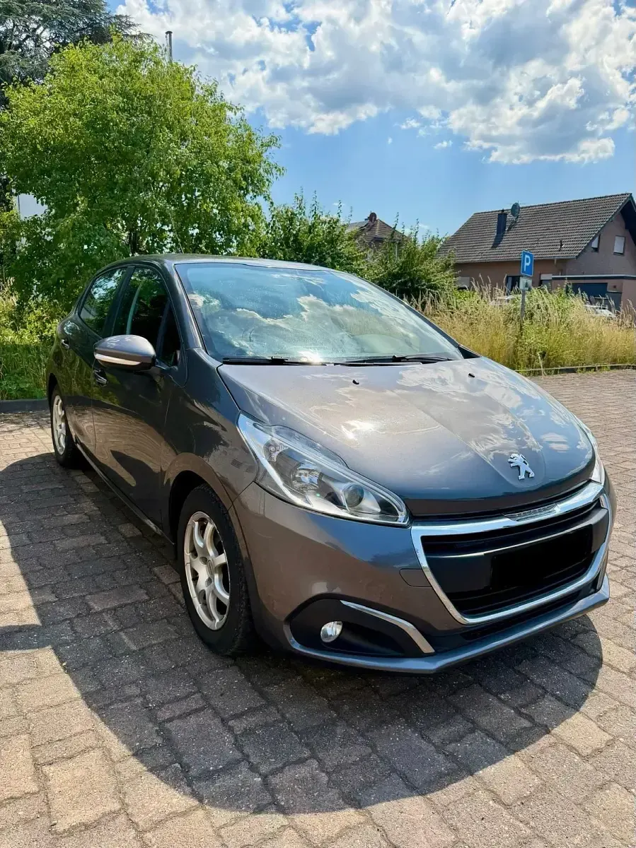 Gebraucht Peugeot 208 83 PS (61 kW) 2017 Grau Kleinwagen