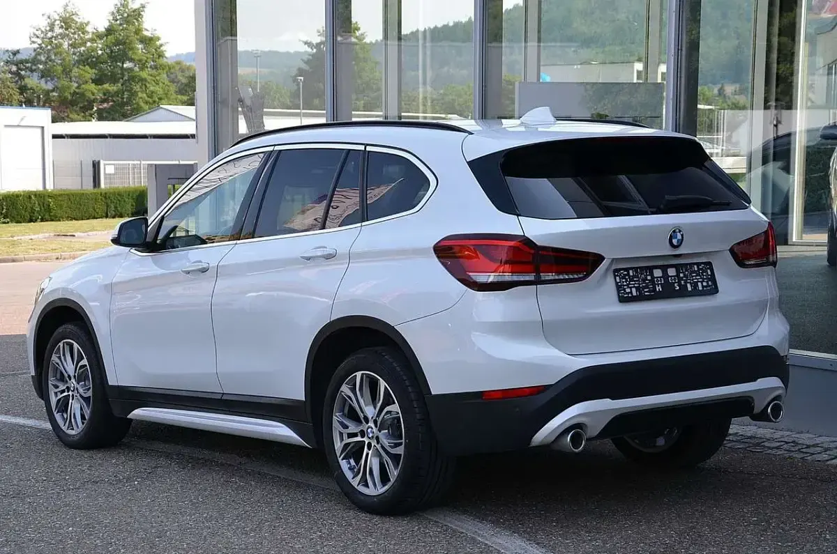 Gebraucht BMW X1 Sport Line 150 PS (110 kW) 2021 Mineralweiss SUV