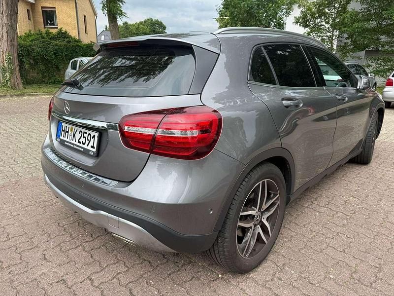 Gebraucht Mercedes GLA200 156 PS (114 kW) 2018 Mountaingrau  met. SUV