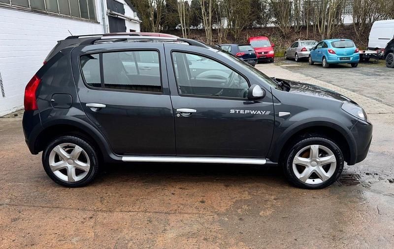 Gebraucht Dacia Sandero Stepway 84 PS (61 kW) 2012 Grau Kombi