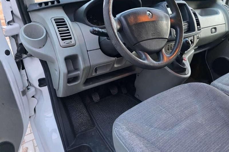 Gebraucht Renault Trafic 114 PS (83 kW) 2014 Weiß Van / Kleinbus