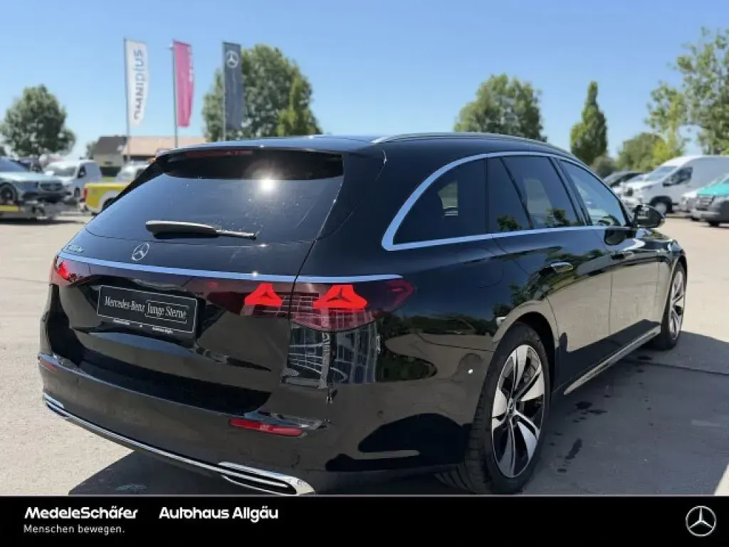 Gebraucht Mercedes 300 Avantgarde 197 PS (144 kW) 2025 Lack obsidianschwarz (metallic) Kombi
