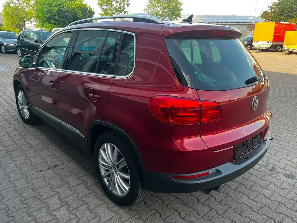 Gebraucht VW Tiguan Life 140 PS (102 kW) 2014 Rot SUV
