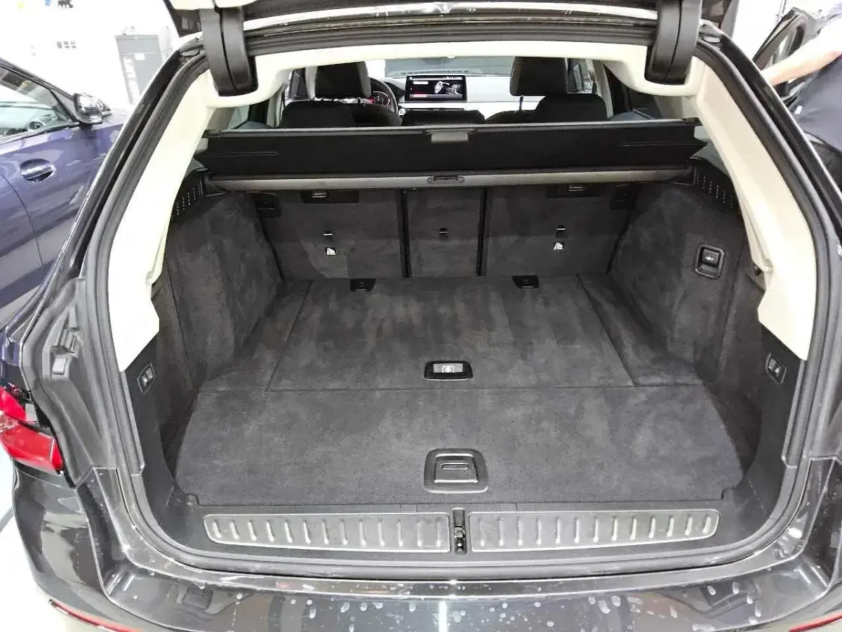 Gebraucht BMW 520 190 PS (139 kW) 2023 Grau Limousine
