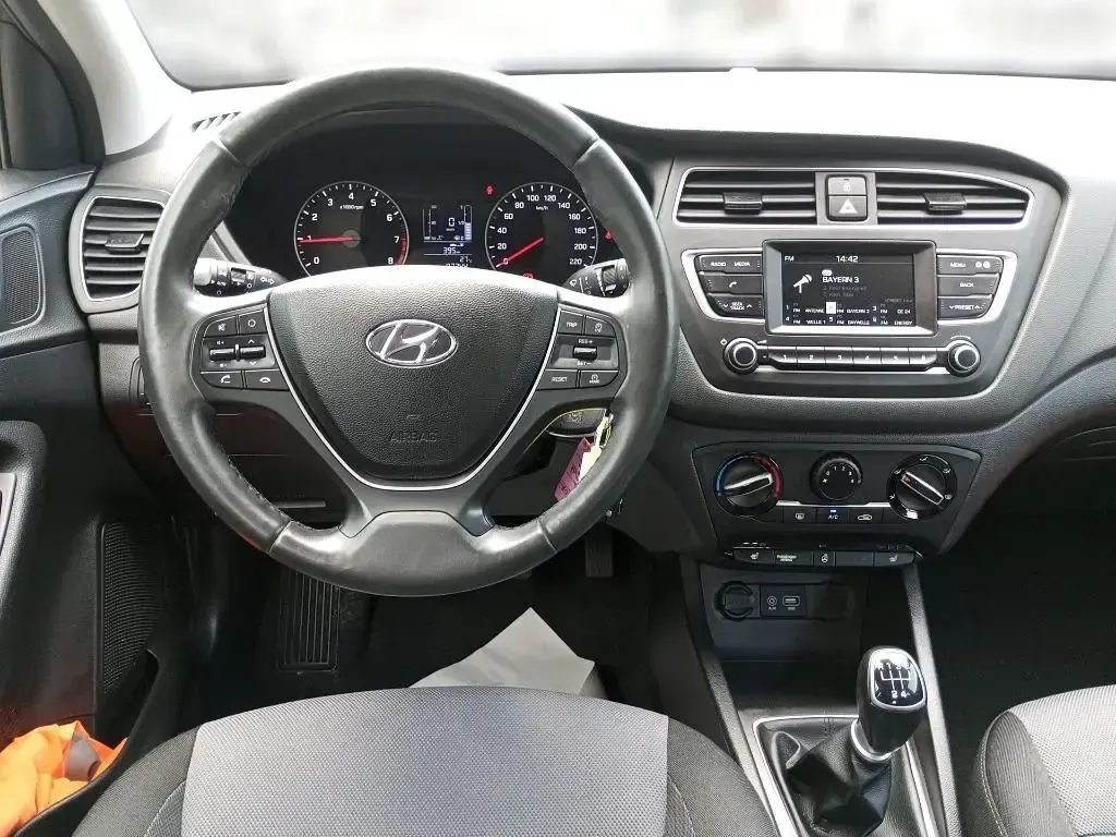 Gebraucht Hyundai i20 Trend 101 PS (74 kW) 2020 Grau Kleinwagen