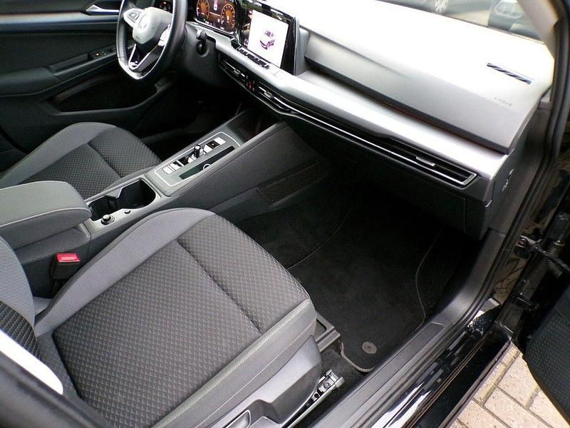 Gebraucht VW Golf VIII Active 150 PS (110 kW) 2021 Schwarz Limousine