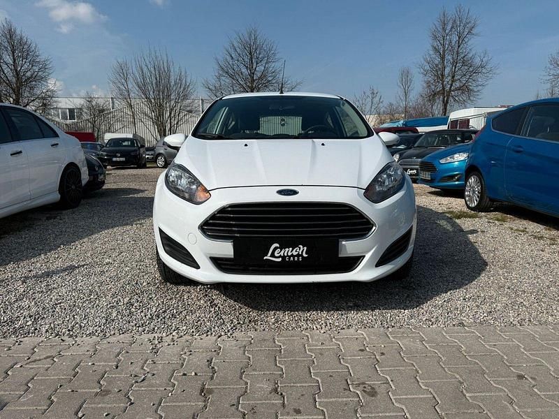 Gebraucht Ford Fiesta Trend 60 PS (44 kW) 2014 Weiß Kleinwagen