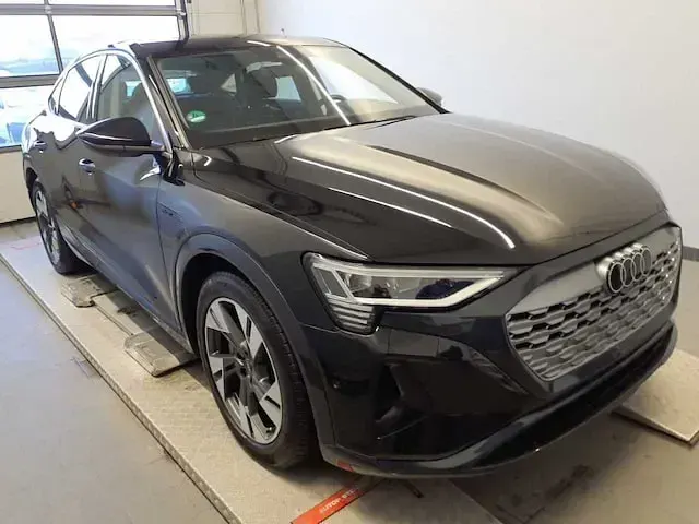 Gebraucht Audi Q8 Sportback e-tron Advanced Plus 250 kW (340 PS) 2024 Mythosschwarz metallic SUV