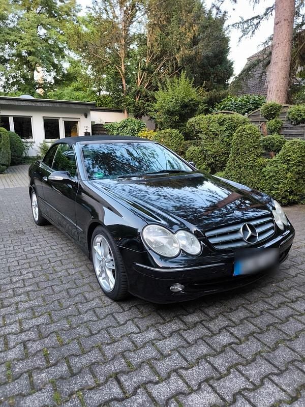 Schwarz Gebraucht 2004 Mercedes CLK240 Elegance Cabrio | 8.990 € (Fairer Preis) - Bild 1/4