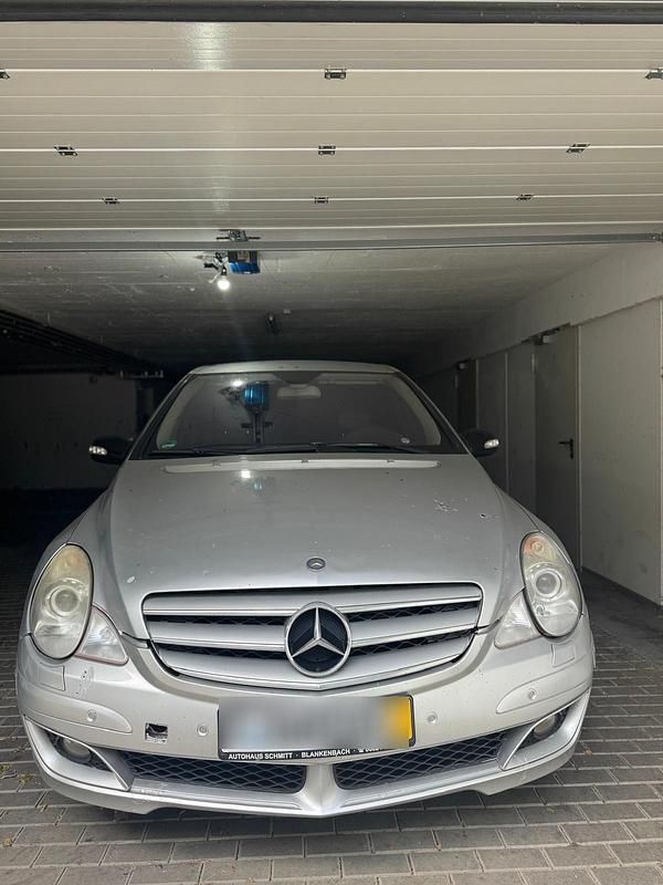 Grau Gebraucht 2008 Mercedes R320 Van / Kleinbus | 4.400 € (Superpreis) - Bild 1/4