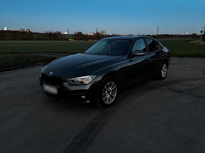 Gebraucht BMW 318 136 PS (100 kW) 2018 Grau Limousine
