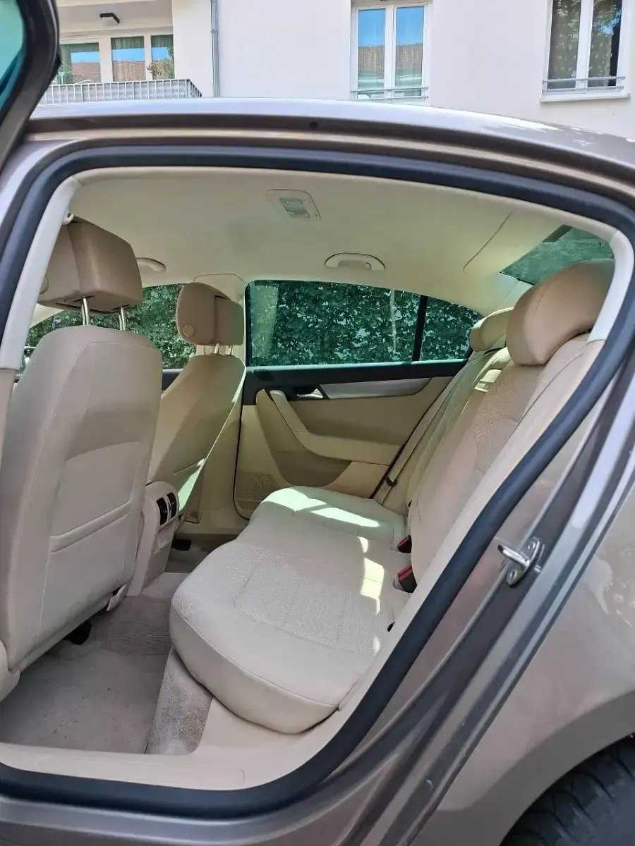 Gebraucht VW Passat 144 PS (105 kW) 2010 Beige Limousine