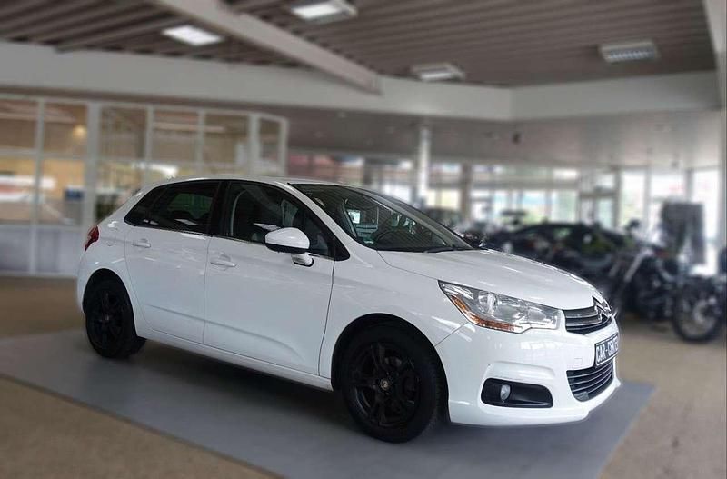 Gebraucht Citroën C4 SELECTION 95 PS (69 kW) 2012 Weiss banquise Limousine