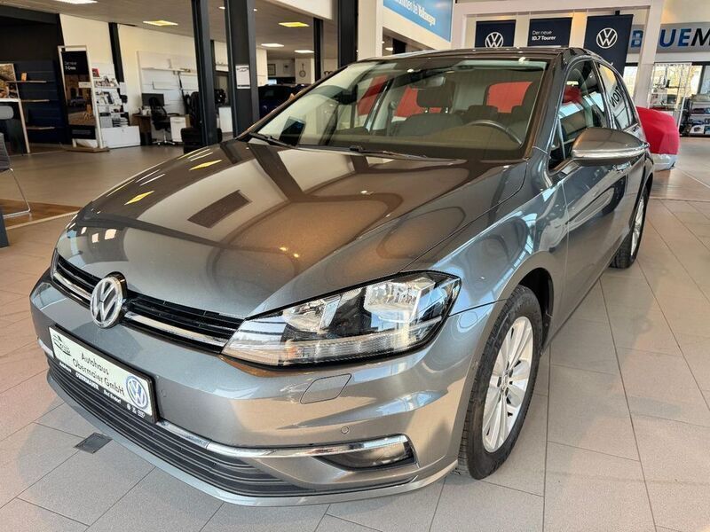 Grau Gebraucht 2018 VW Golf VII Comfortline Limousine | 11.780 € (Fairer Preis) - Bild 1/4