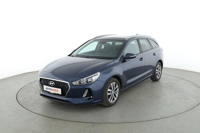 Blau Gebraucht 2017 Hyundai i30 Kombi | 15.370 € (Teuer) - Bild 1/3