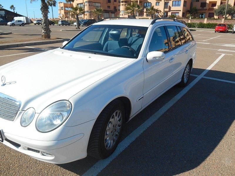 Gebraucht Mercedes E220 Classic 150 PS (110 kW) 2003 Weiß Kombi