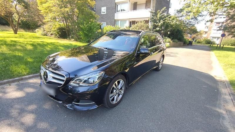 Schwarz Gebraucht 2014 Mercedes E250 Avantgarde Kombi | 16.600 € (Fairer Preis) - Bild 1/4