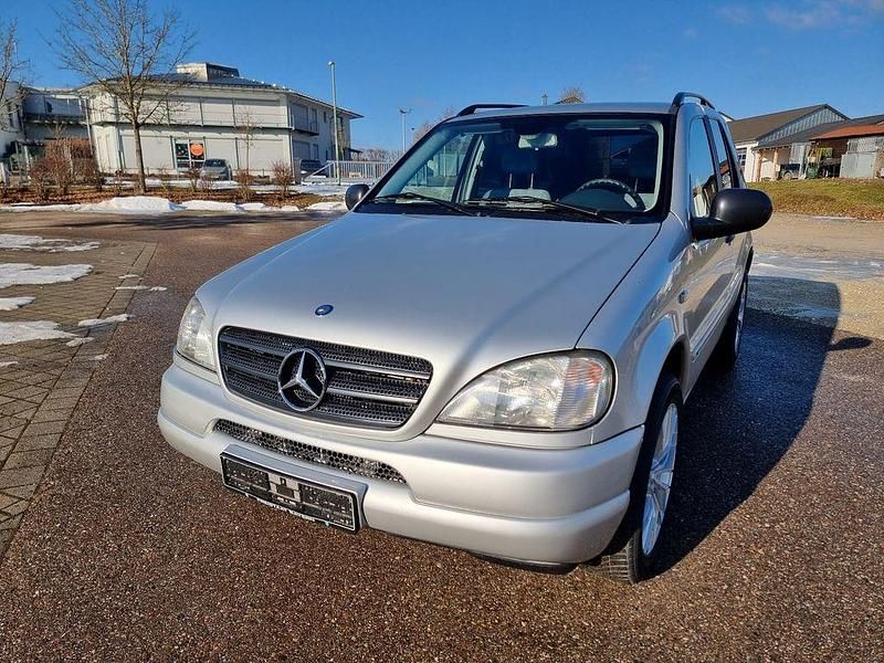 Silber Gebraucht 2001 Mercedes ML270 SUV | 8.999 € (Teuer) - Bild 1/4