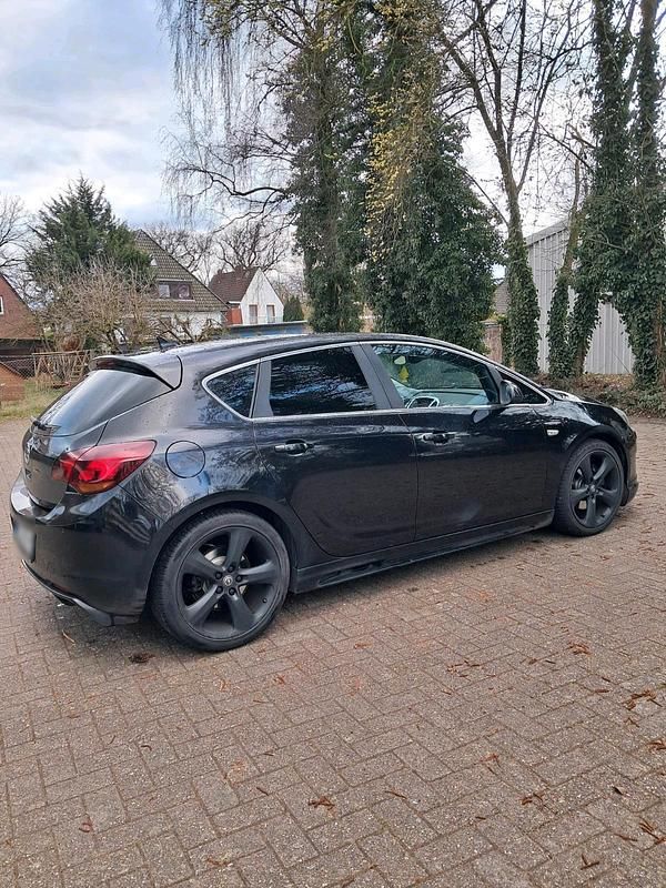 Gebraucht Opel Astra 181 PS (133 kW) 2010 Schwarz Limousine