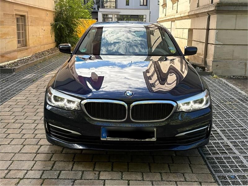 Blau Gebraucht 2017 BMW 520 Luxury Line Limousine | 17.250 € (Superpreis) - Bild 1/4